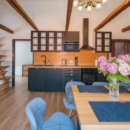 Stol Apartment Zirovnica